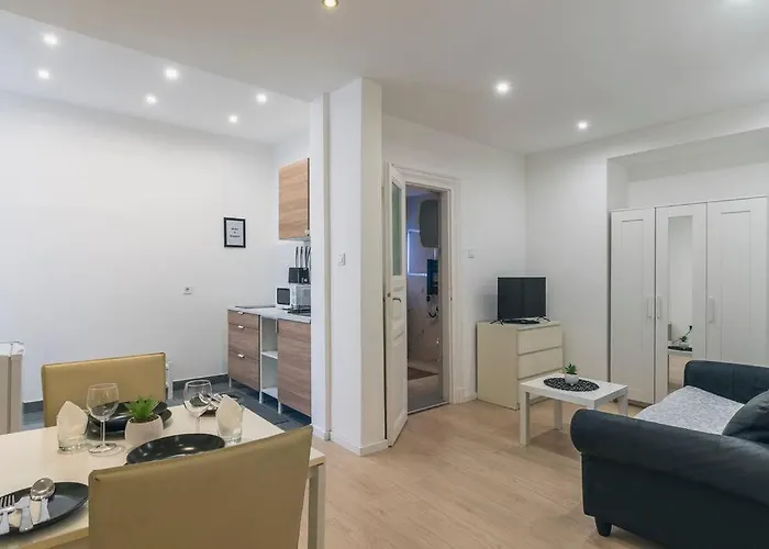 Huszonegy 2 - Center Location Ac